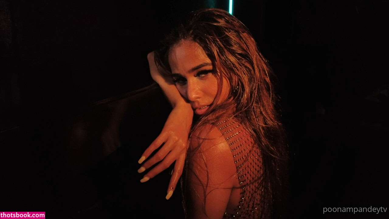 Poonam Pandey Photo #36