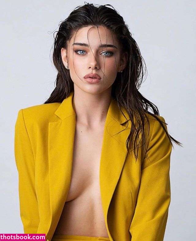 Milana Vino Photo #15