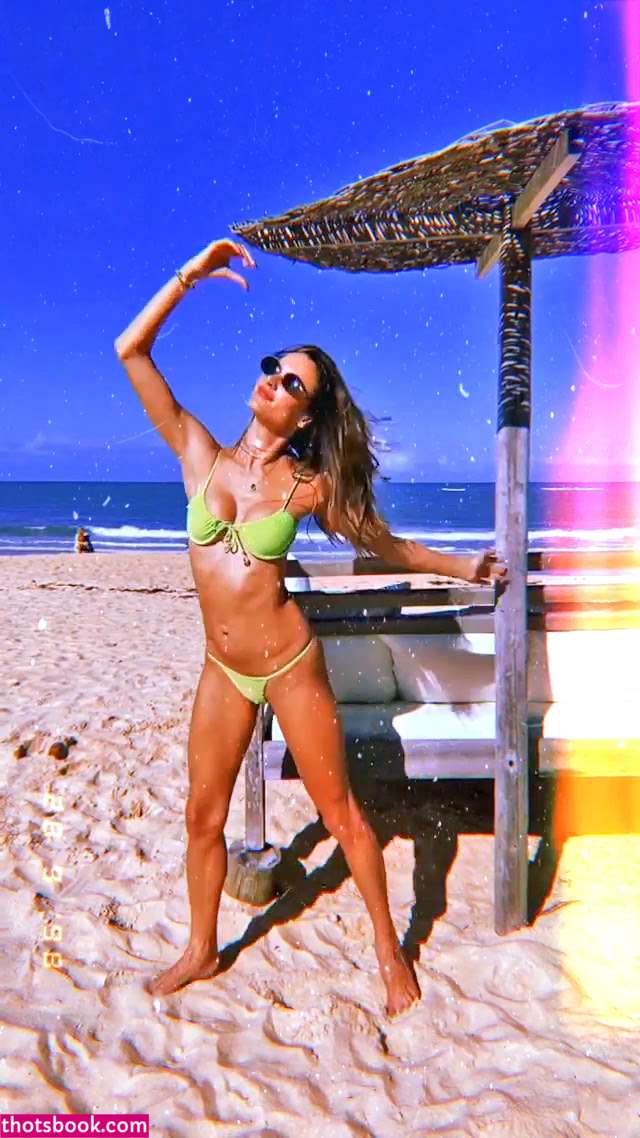 Alessandra Ambrosio Photo #23