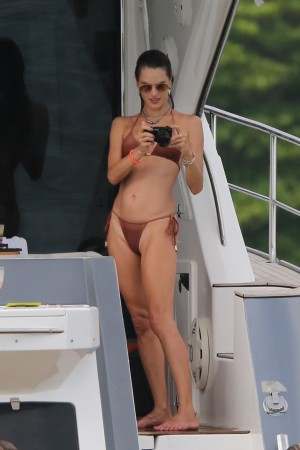 Alessandra Ambrosio Photo #61