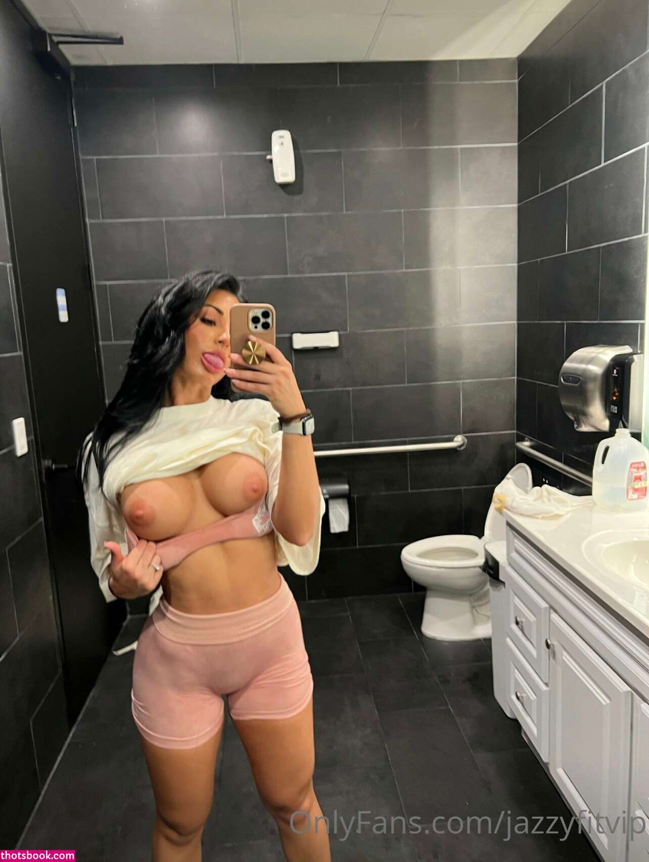 Jazmin Pineda Photo #31