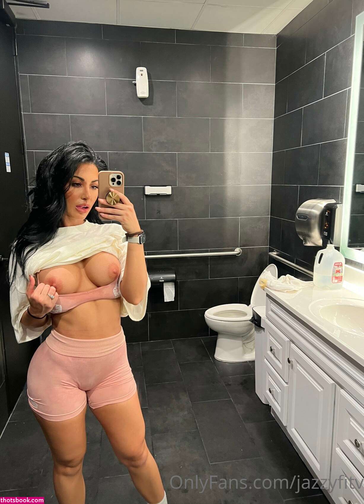 Jazmin Pineda Photo #32