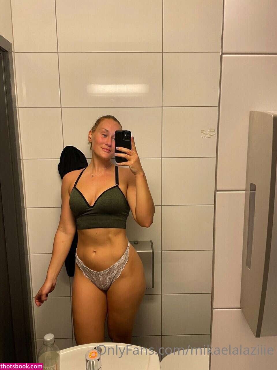 mikaelaburrito Photo #41