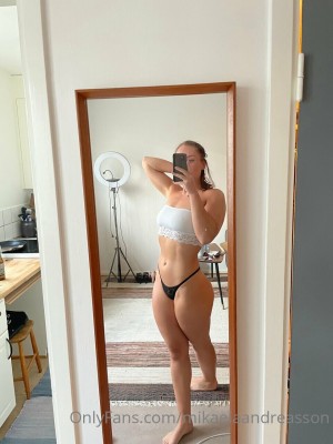 mikaelaburrito Photo #54