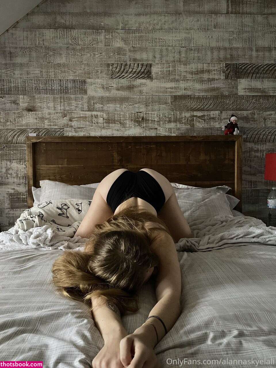 Alanna Skye Photo #9