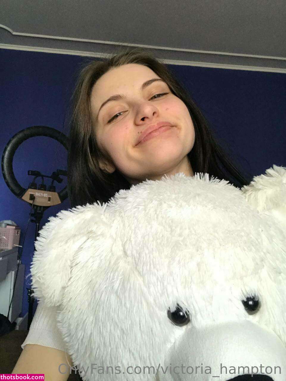 Victoria Hampton Photo #22