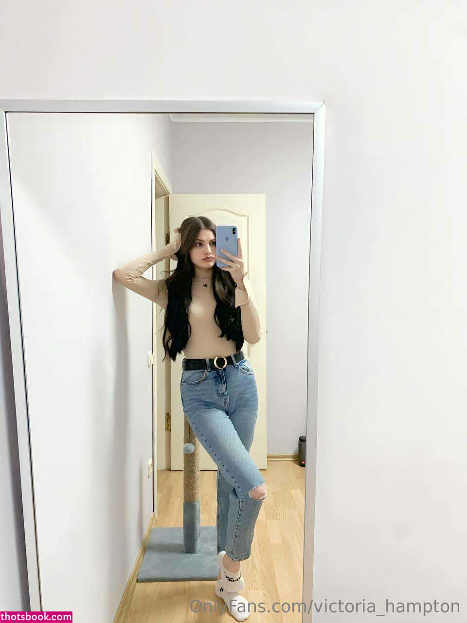 Victoria Hampton Photo #28