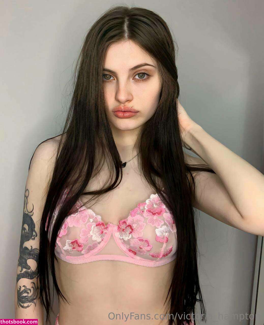 Victoria Hampton Photo #31