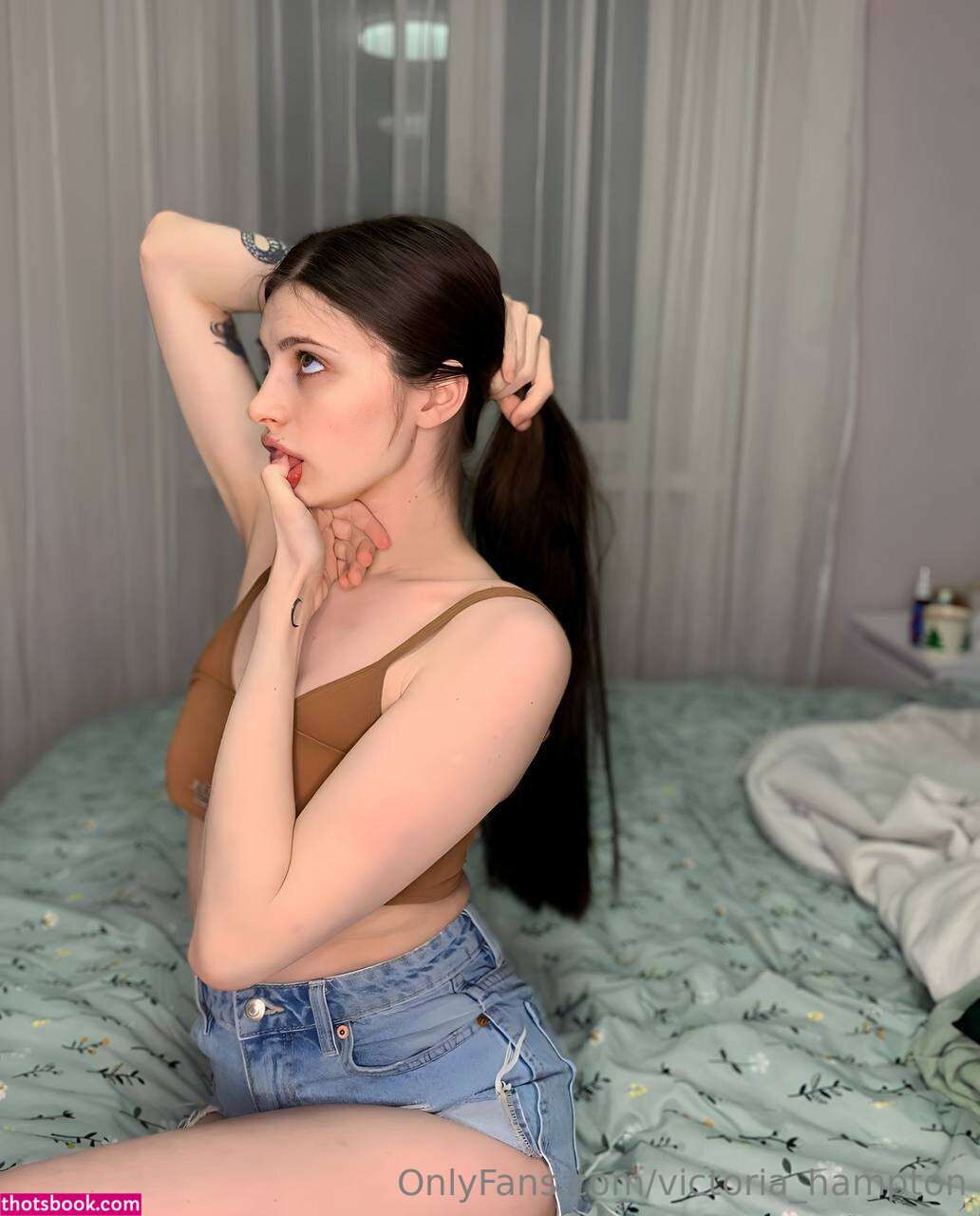 Victoria Hampton Photo #36