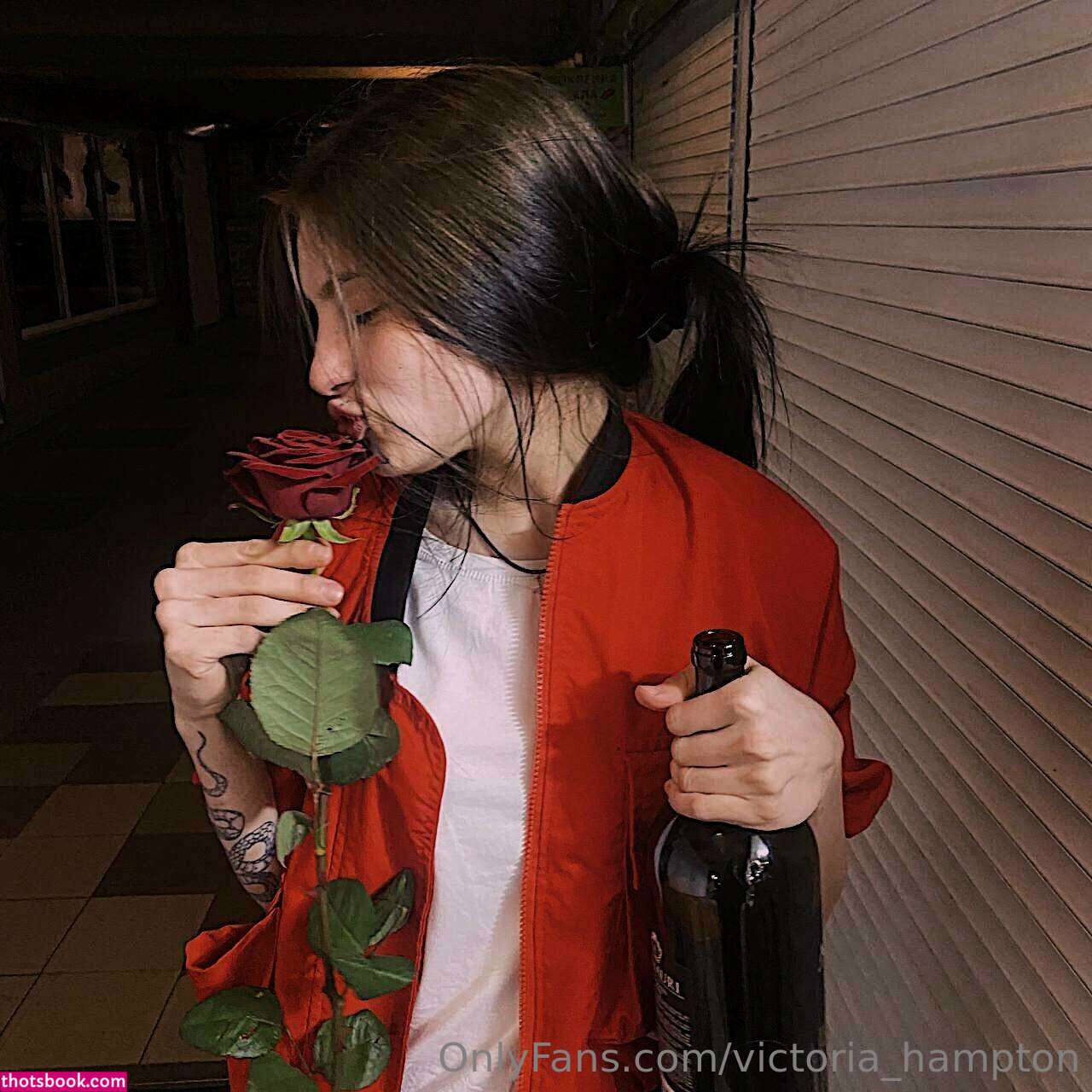 Victoria Hampton Photo #37