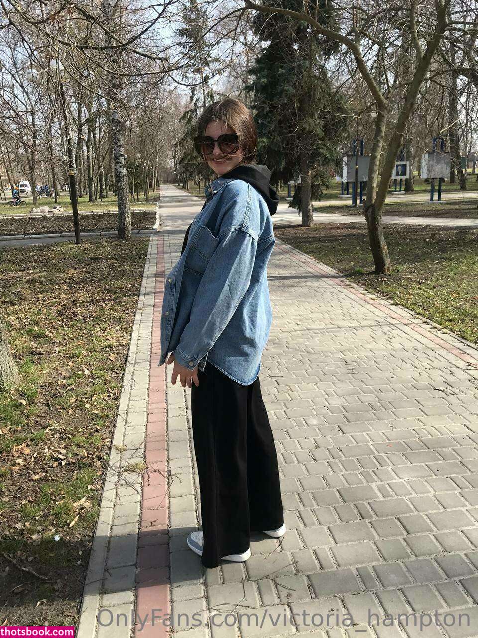 Victoria Hampton Photo #46