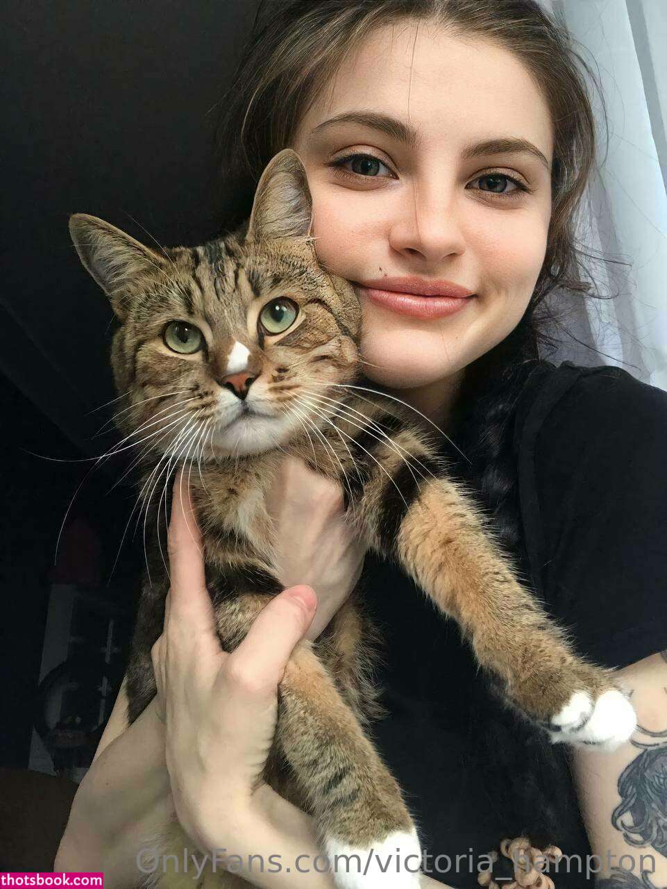 Victoria Hampton Photo #54