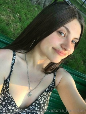 Victoria Hampton Photo #17