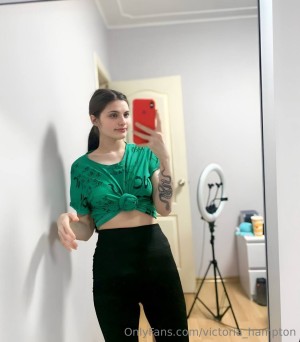 Victoria Hampton Photo #18