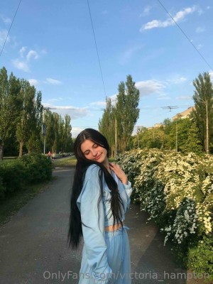 Victoria Hampton Photo #26