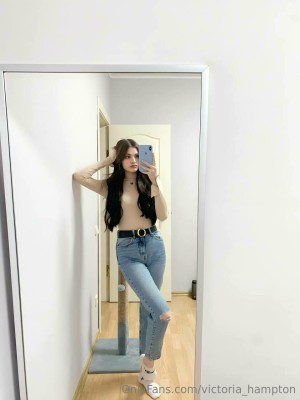 Victoria Hampton Photo #28