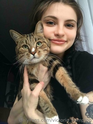 Victoria Hampton Photo #54