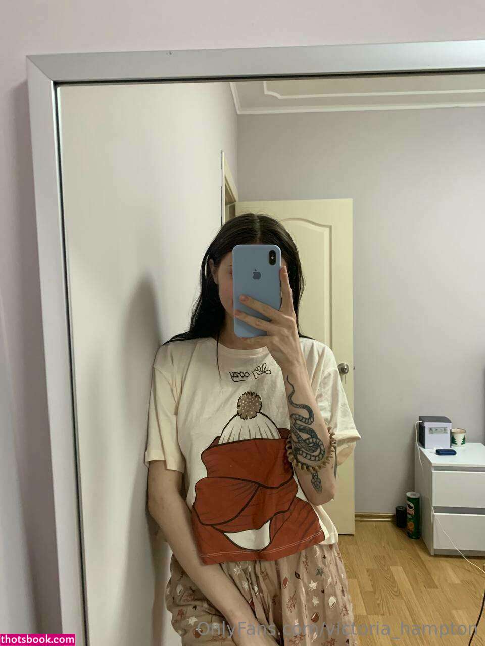 Victoria Hampton Photo #110