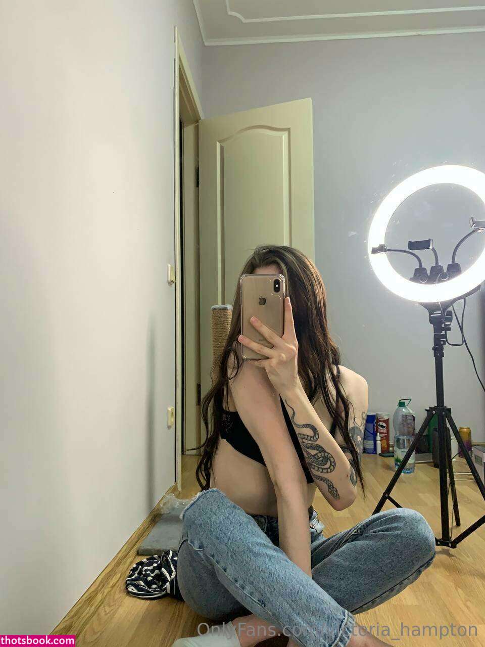 Victoria Hampton Photo #121