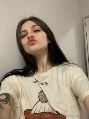 Victoria Hampton Photo #109