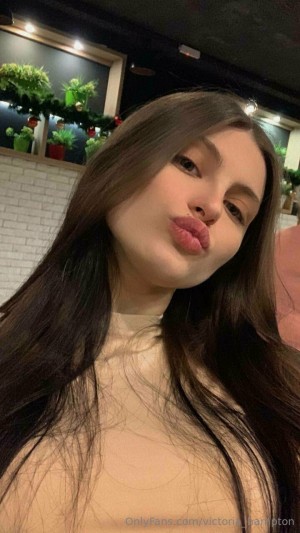 Victoria Hampton Photo #128