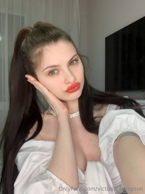 Victoria Hampton Photo #135