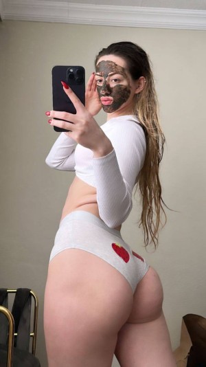 Oznur Guven Photo #39