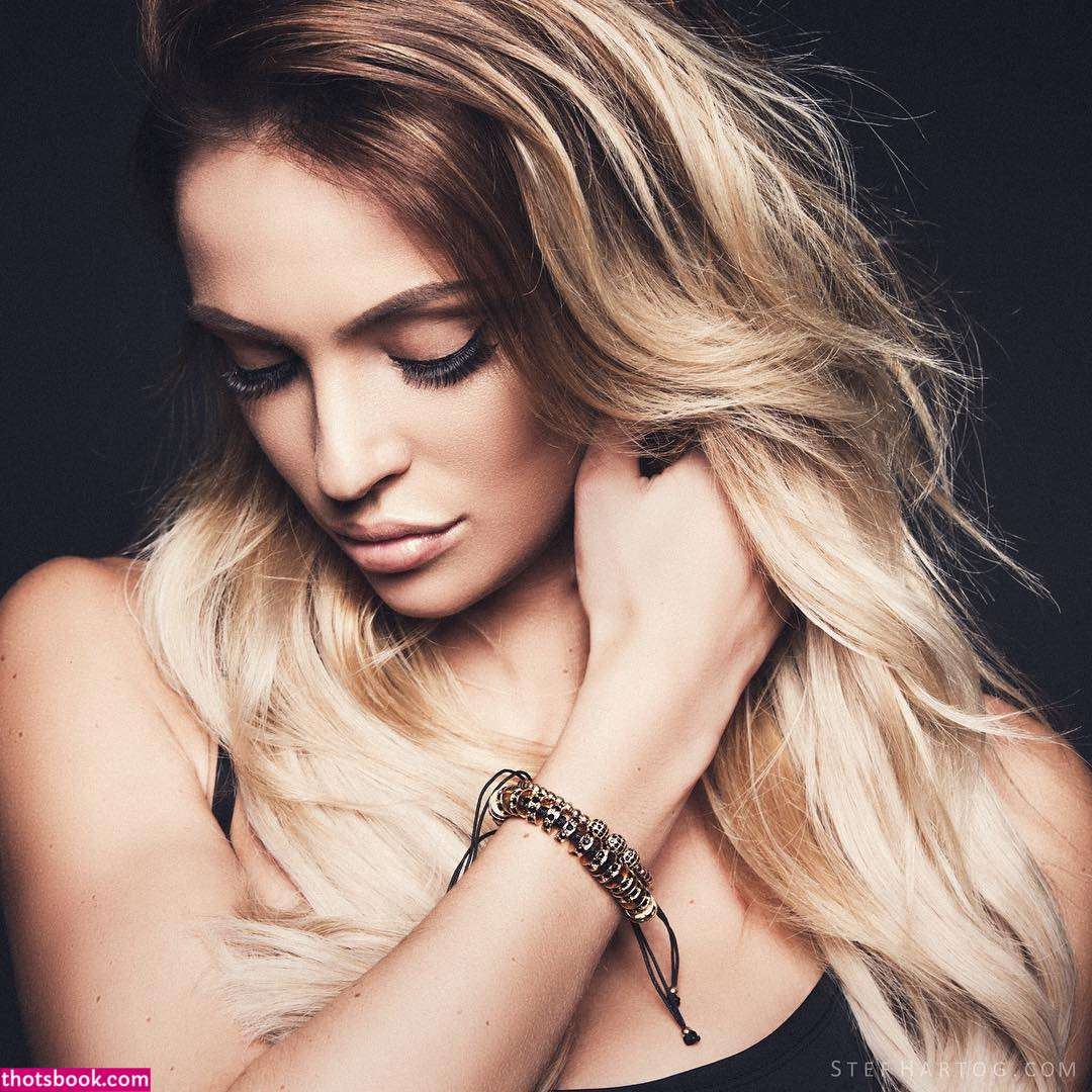 Anniek Van Kuelen Photo #98