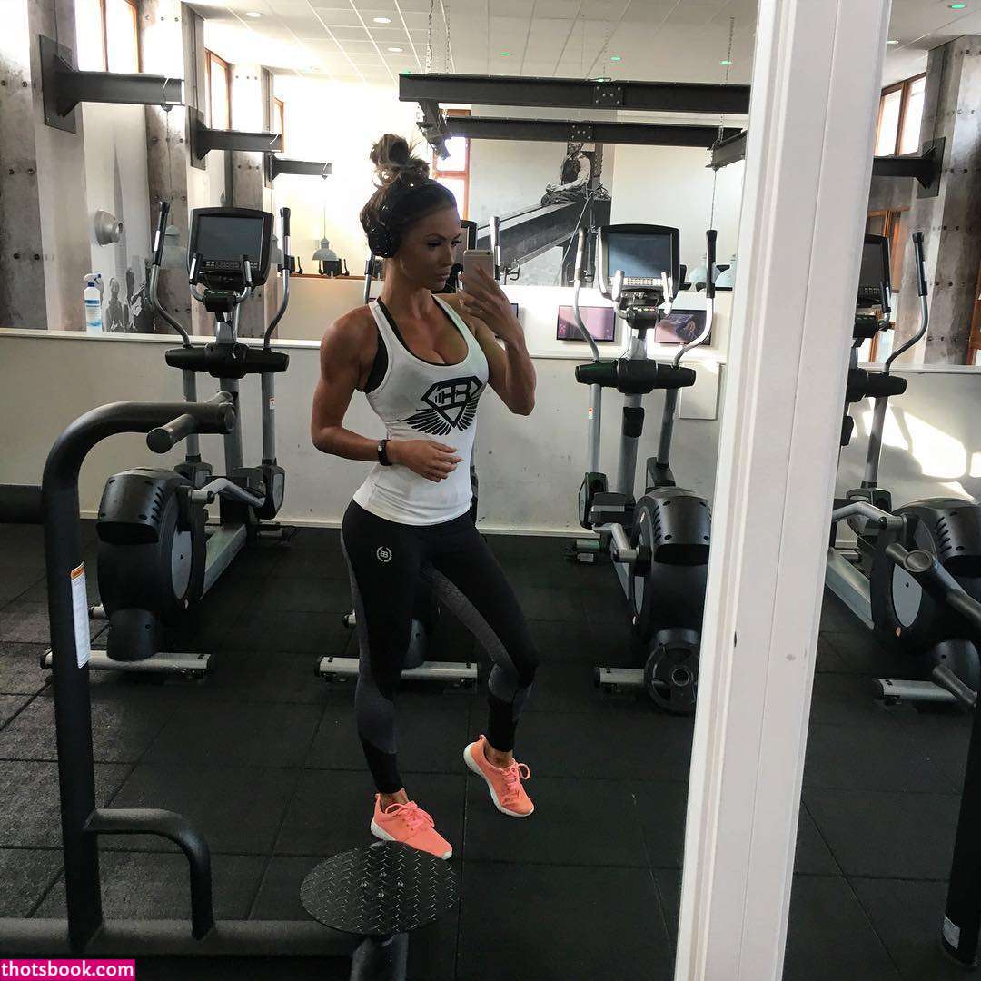 Anniek Van Kuelen Photo #110