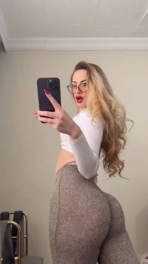 Oznur Guven Photo #41