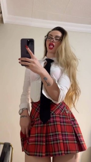 Oznur Guven Photo #44