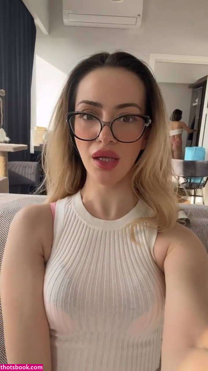 Oznur Guven Photo #56