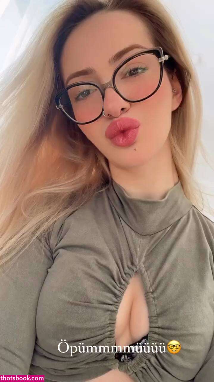 Oznur Guven Photo #79