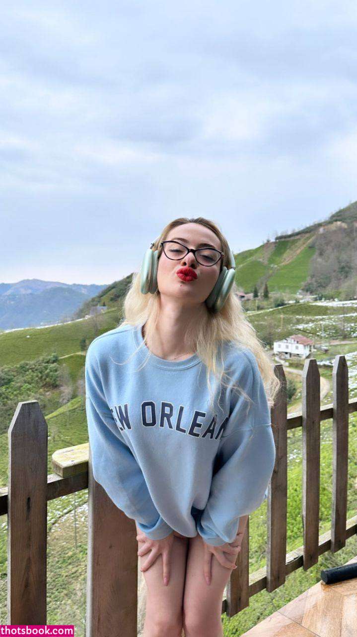 Oznur Guven Photo #84