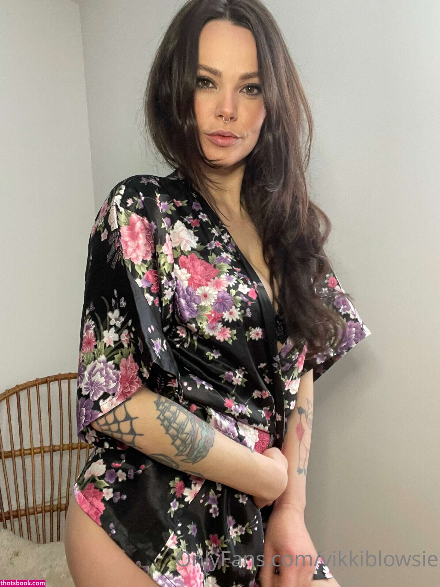 Vikki Blows Photo #35