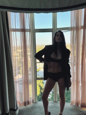 Arryn Zech Photo #609