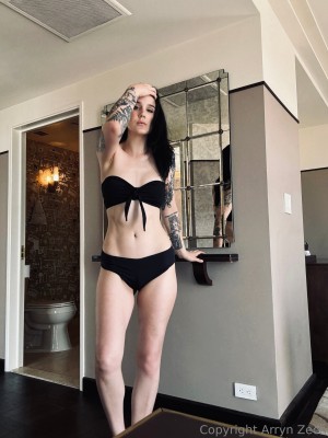 Arryn Zech Photo #623