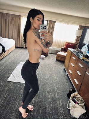 Arryn Zech Photo #632