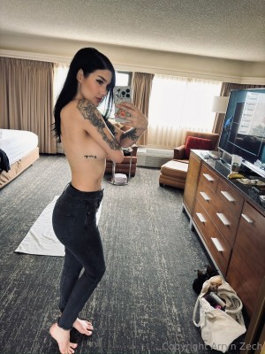 Arryn Zech Photo #635