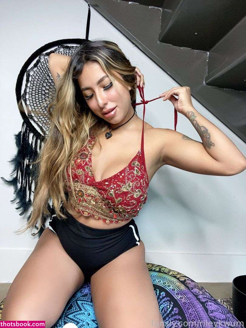 Rileykwums Photo #24