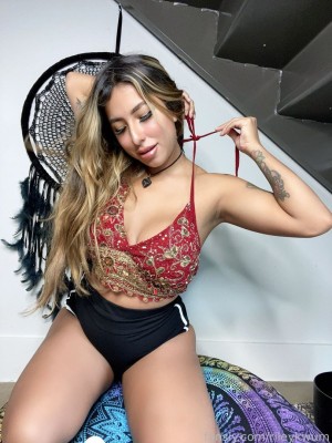 Rileykwums Photo #24