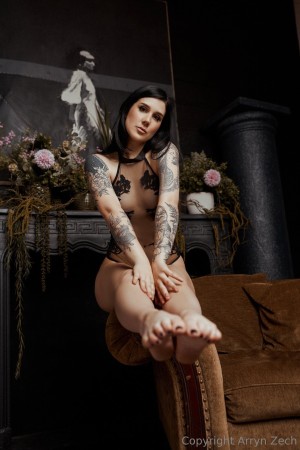 Arryn Zech Photo #573