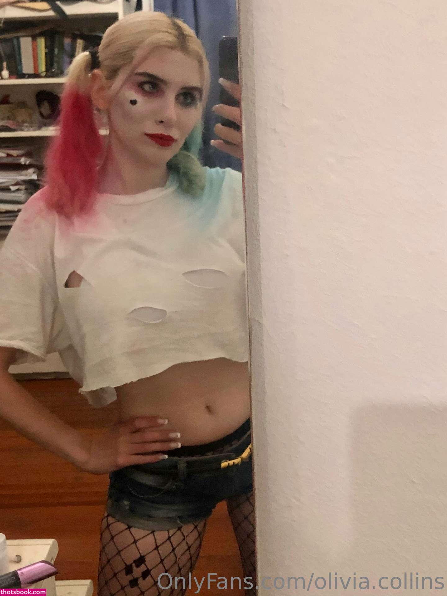 Olivia Collins Photo #4