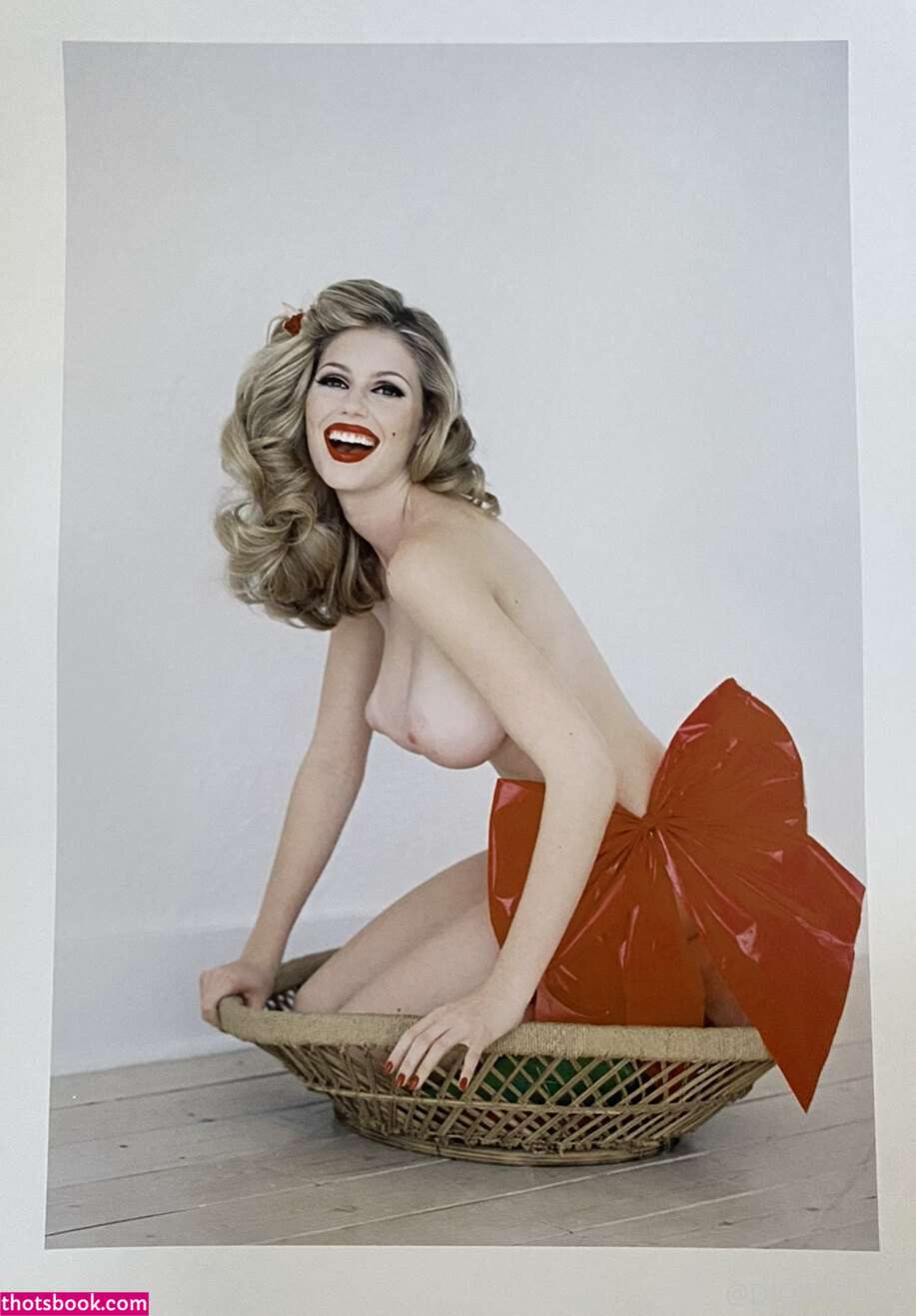 Diora Baird Photo #702