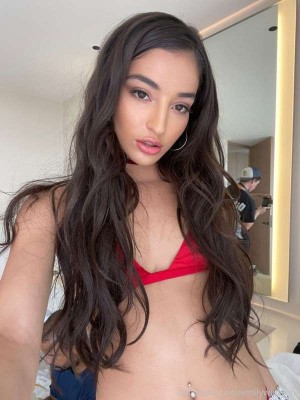 Emily Willis Photo #149