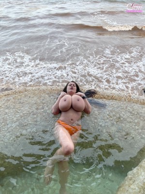 Leannecrow Photo #40