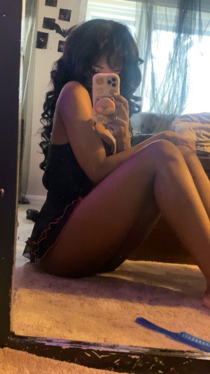 Thelovewitch942 Photo #2