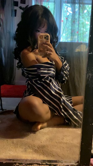 Thelovewitch942 Photo #5