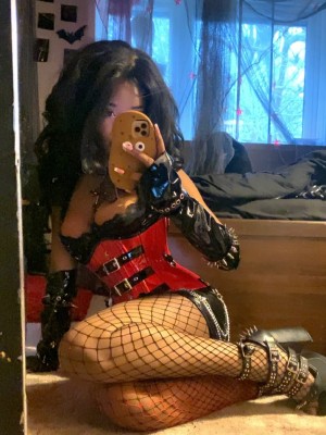 Thelovewitch942 Photo #29