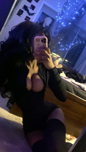 Thelovewitch942 Photo #36